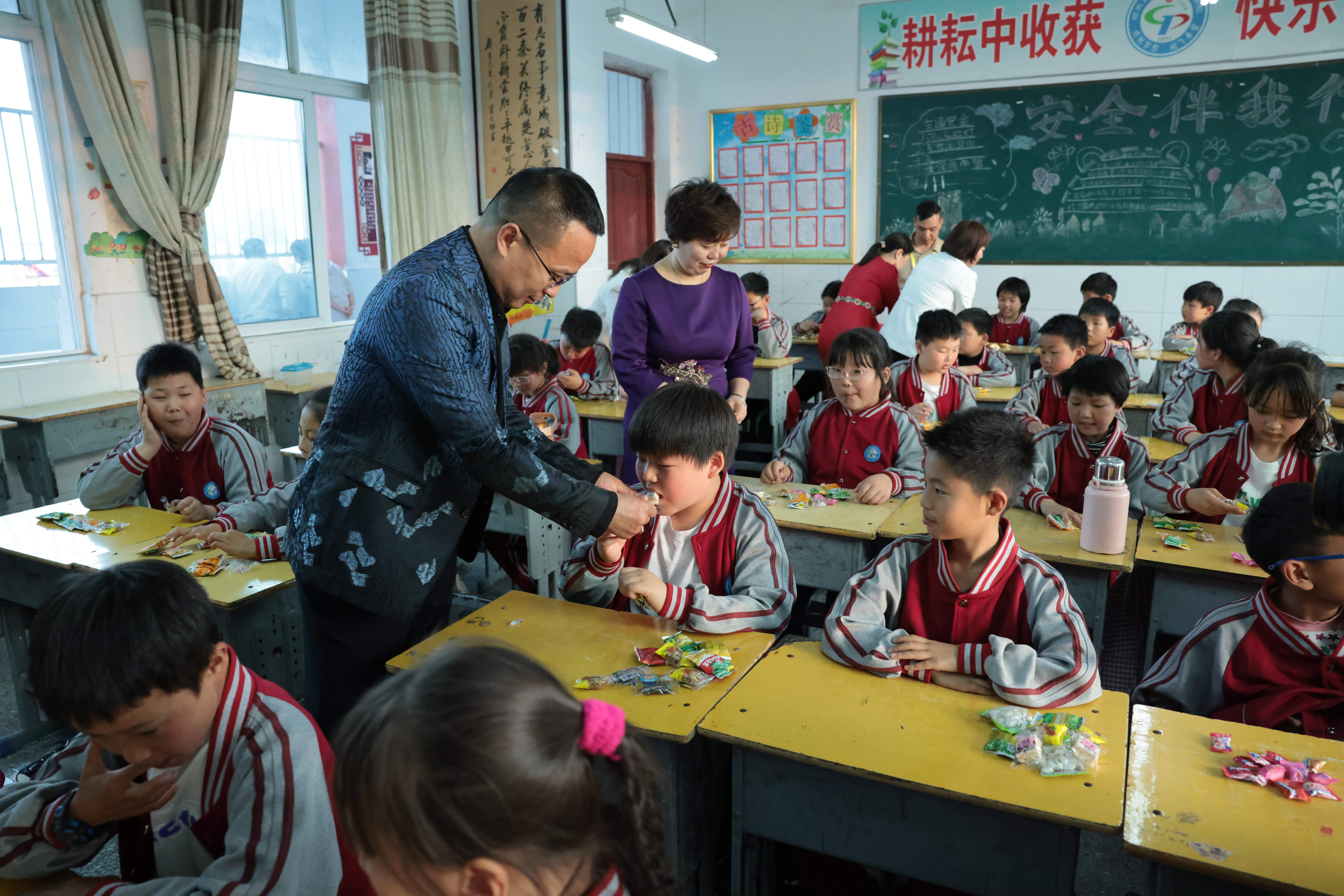 在爱意的“双向奔赴”中丨第249所押球平台公益学校揭牌